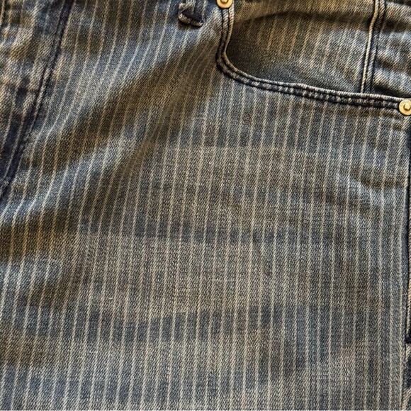 Chico's So Slimming Girlfriend Crop medium wash striped jeans size 1 (8)
 b17 - Picture 5 of 7